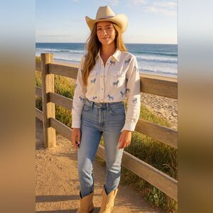 Cowgirl Hardware Pearl Button Up Top Cowboy Western Horses Novelty Print Rodeo